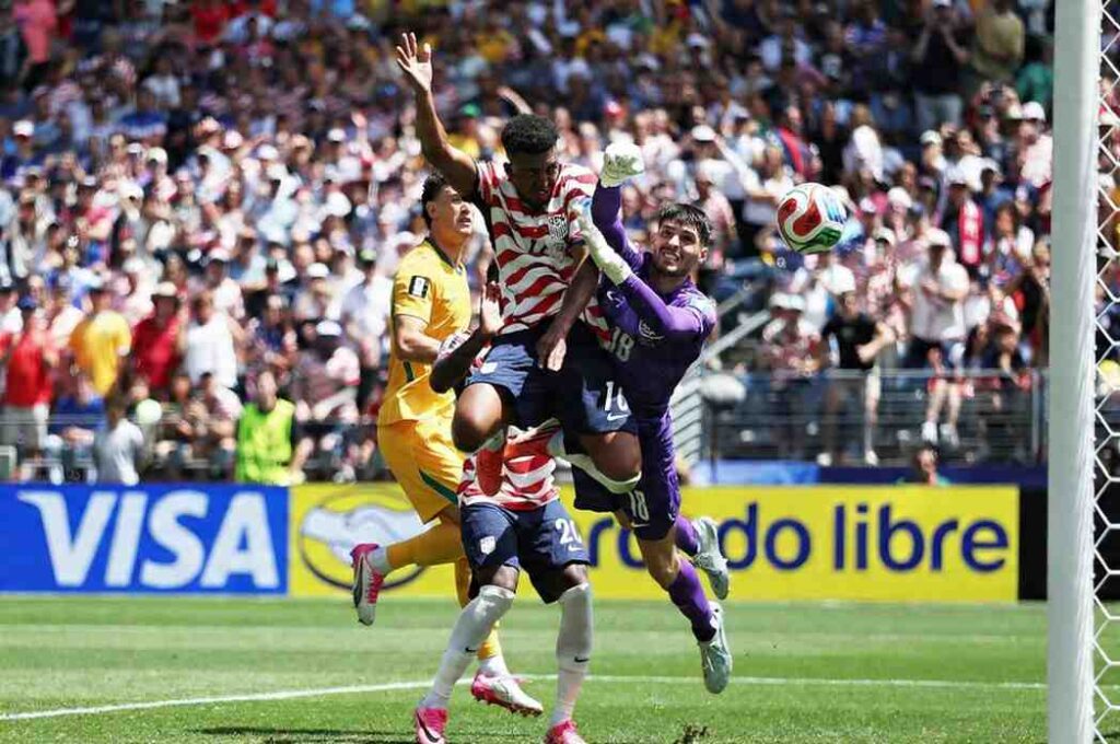 USAaposs Alex Freeman heads toward goal for second goal vs Australia FIFA World Cup 2026 Group D at Seattle Stadium  trybalnews