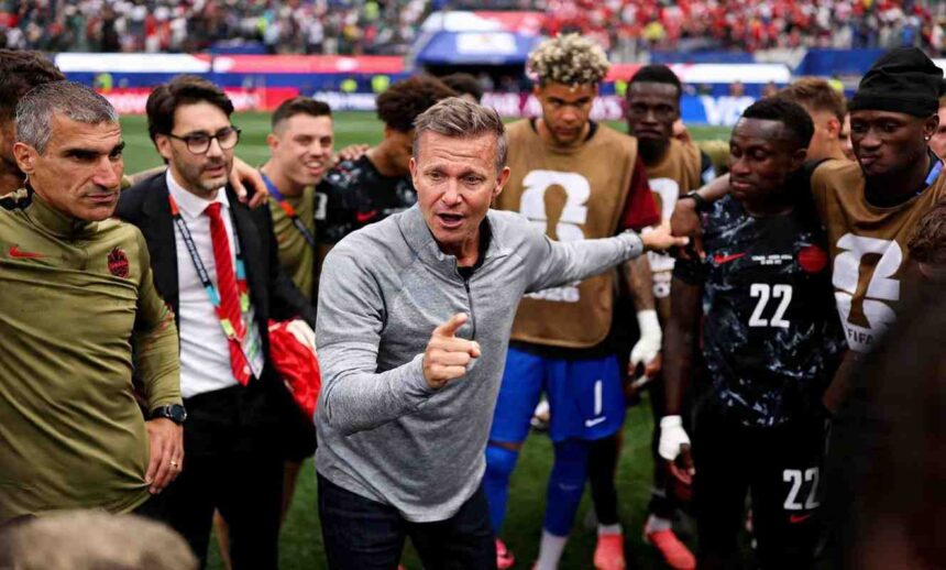 Canada head coach Jesse Marsch wearing a grey quarter zip with the Canada Soccer crest speaks and points to his players in a post match huddle Staff and players surround him including a man in a green Canada top on the left a staff member in a suit with a red tie and Canada players in black speckled kits and brown training bibs with 22 visible The 2026 FIFA World Cup Round of 32 match between South Africa and Canada was played on June 28 2026 at Los Angeles Stadium in Inglewood California with Canada advancing to the Round of 16 A packed stadium crowd is blurred in the background  trybalnews