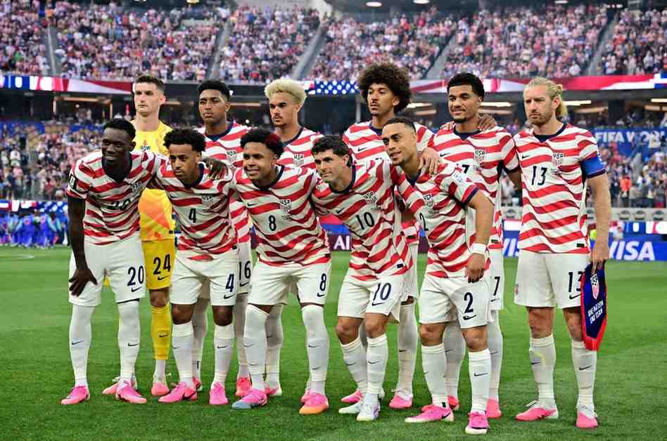 US players pose for a team photo during the 2026 World Cup Group D football match between USA and Paraguay at the Los Angeles Stadium in Inglewood  trybalnews