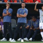 Argentina head coach Lionel Scaloni stands on the touchline with arms crossed wearing a blue Argentina tracksuit watching the FIFA World Cup 2026 Final between Argentina and Spain at New YorkNew Jersey Stadium in East Rutherford on July 19 2026  trybalnews