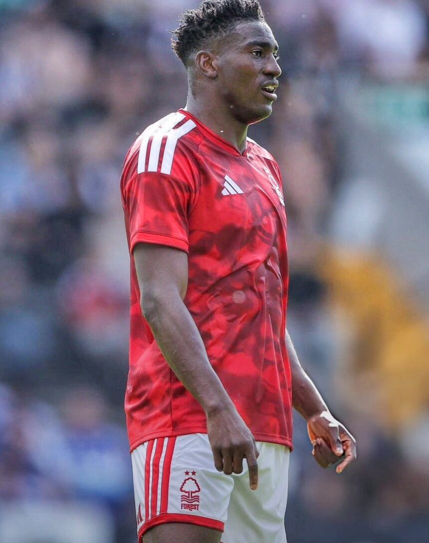 Soccer player in a red Nottingham Forest kit standing on the pitch  trybalnews