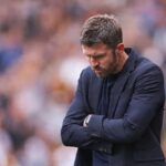 Manchester United head coach Michael Carrick stands on the touchline with arms crossed during the Premier League 202627 match between Hull City and Manchester United at MKM Stadium on August 22 2026 in Hull United Kingdom  trybalnews