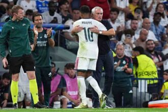 Kylian Mbappé of Real Madrid, wearing a white jersey, hugs Head Coach José Mourinho as he is substituted off during the UEFA Champions League 2026/27 League Phase match between Real Madrid and FC Internazionale Milano at Estadio Santiago Bernabéu in Madrid, Spain on September 8, 2026.