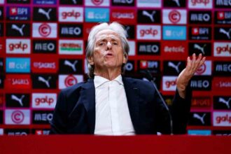 Portugal head coach Jorge Jesus speaking during a post-match press conference at Estadio do Dragao, gesturing with his hand raised while addressing the media.