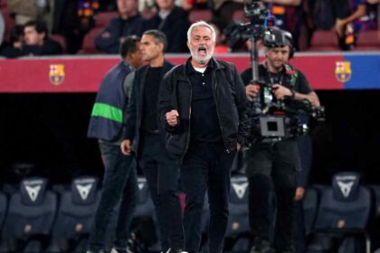 Real Madrid manager Jose Mourinho shouting and celebrating with fist pump during LaLiga match vs Barcelona