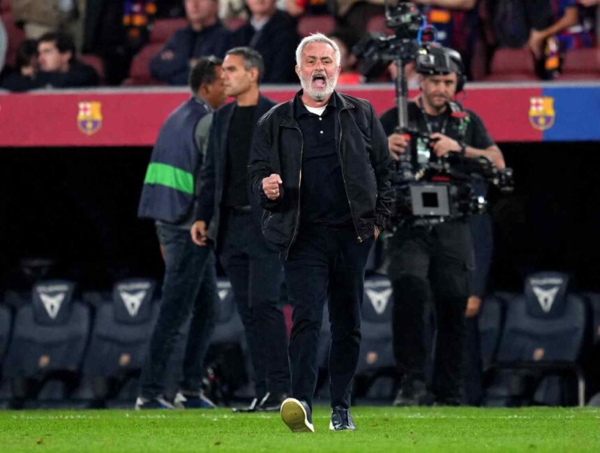 Real Madrid manager Jose Mourinho shouting and celebrating with fist pump during LaLiga match vs Barcelona  trybalnews