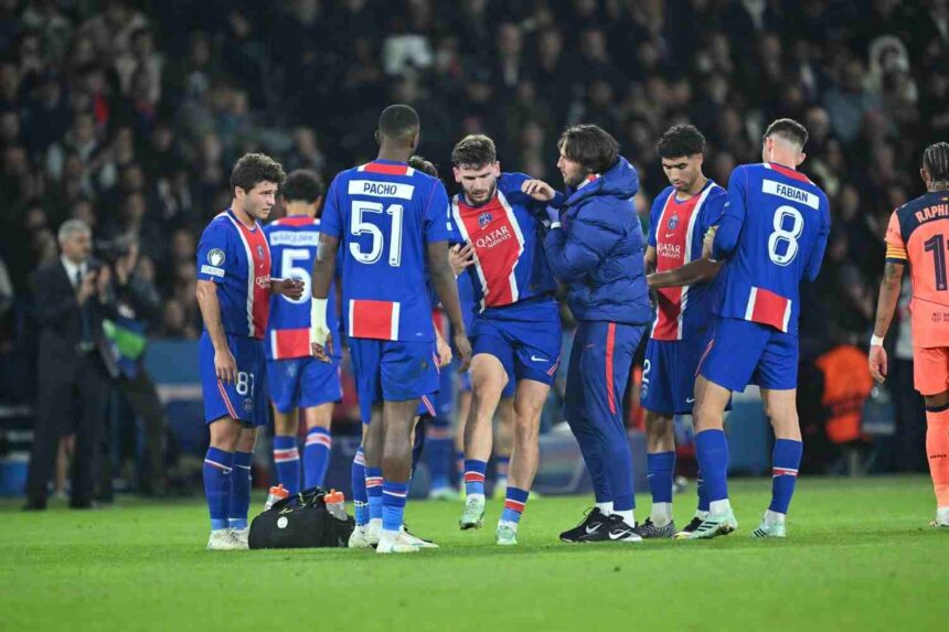 Khvicha Kvaratskhelia of Paris Saint Germain gets injured and is assisted off the pitch by medical staff during Champions League match against FC Barcelona at Parc des Princes  trybalnews